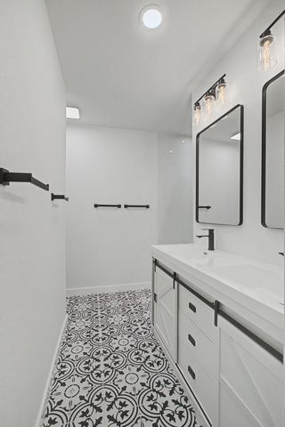 806 Laguna Drive, Garland, TX 75043