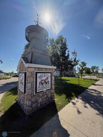 6511 Osgood Parkway S, Fargo, ND 58104