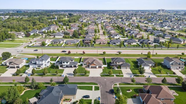 6511 Osgood Parkway S, Fargo, ND 58104