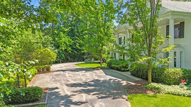 2305 W County Line ROAD, River Hills, WI 53217
