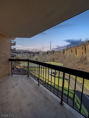 10 Smith Manor Blvd 418, West Orange Twp., NJ 07052