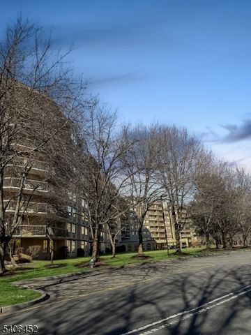 10 Smith Manor Blvd 418, West Orange Twp., NJ 07052