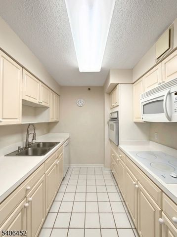 10 Smith Manor Blvd 418, West Orange Twp., NJ 07052