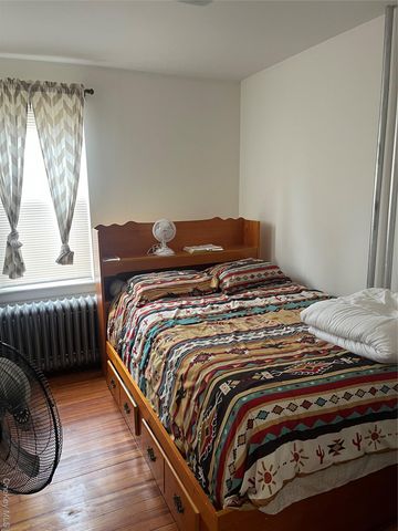 149 W Kingsbridge Road, Mount Vernon, NY 10550