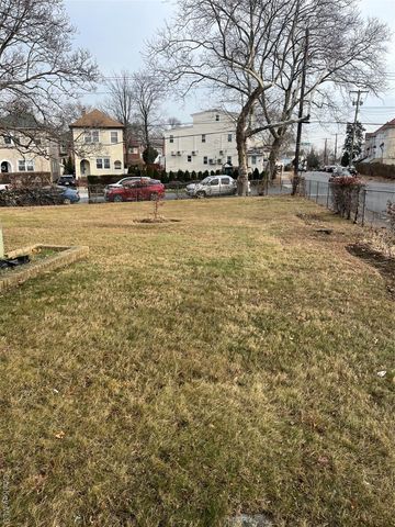 149 W Kingsbridge Road, Mount Vernon, NY 10550