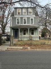 149 W Kingsbridge Road, Mount Vernon, NY 10550