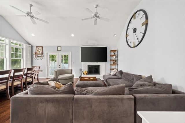 38 Fruit Street, Mansfield, MA 02048
