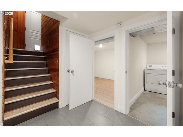 13001 Se CLAYBOURNE St, Portland, OR 97236