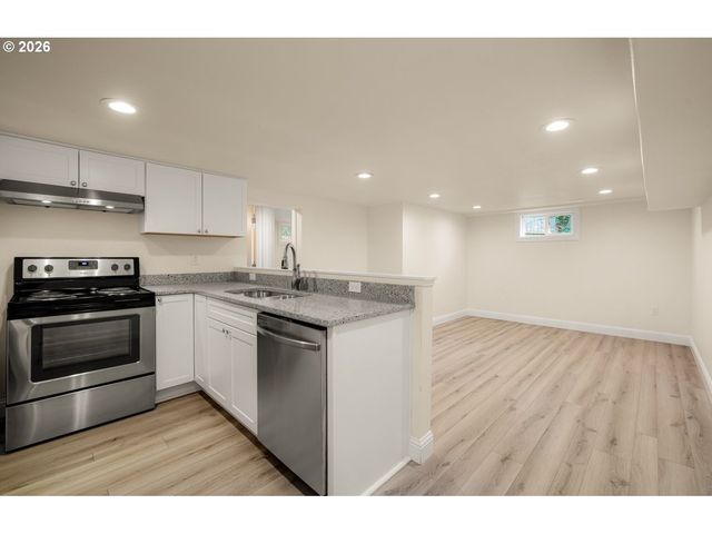 13001 Se CLAYBOURNE St, Portland, OR 97236