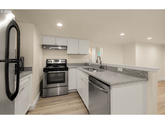 13001 Se CLAYBOURNE St, Portland, OR 97236