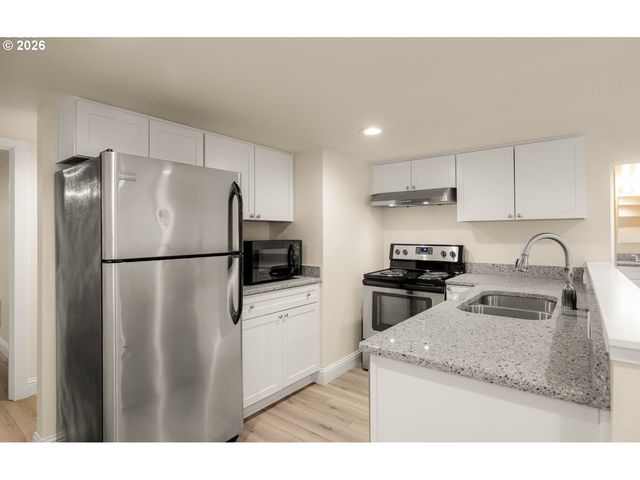 13001 Se CLAYBOURNE St, Portland, OR 97236