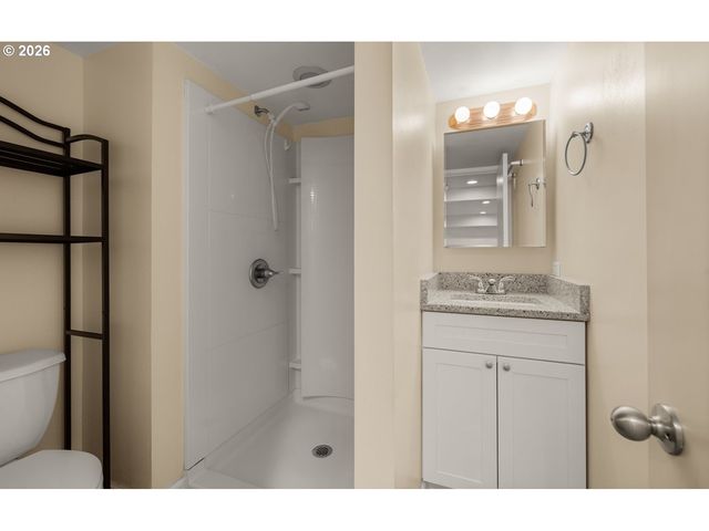 13001 Se CLAYBOURNE St, Portland, OR 97236