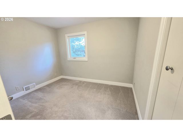 13001 Se CLAYBOURNE St, Portland, OR 97236