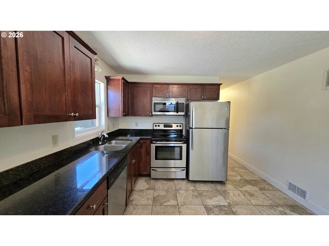 13001 Se CLAYBOURNE St, Portland, OR 97236
