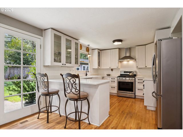 19113 TERRY Ave, Lake Oswego, OR 97035