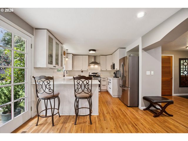 19113 TERRY Ave, Lake Oswego, OR 97035