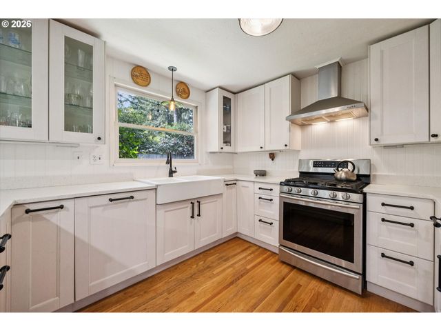 19113 TERRY Ave, Lake Oswego, OR 97035