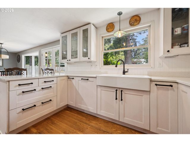 19113 TERRY Ave, Lake Oswego, OR 97035