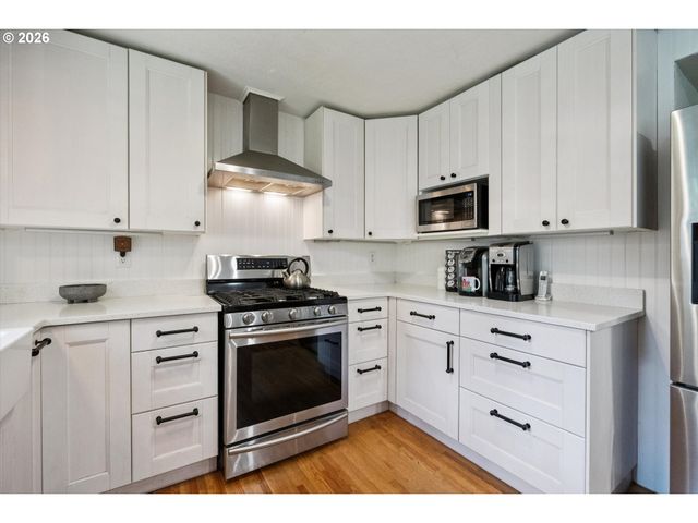 19113 TERRY Ave, Lake Oswego, OR 97035