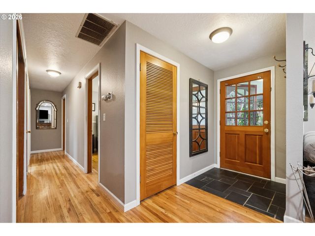 19113 TERRY Ave, Lake Oswego, OR 97035