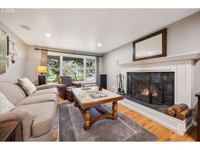 19113 TERRY Ave, Lake Oswego, OR 97035