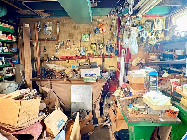 1448 Thompson Avenue, Des Moines, IA 50316