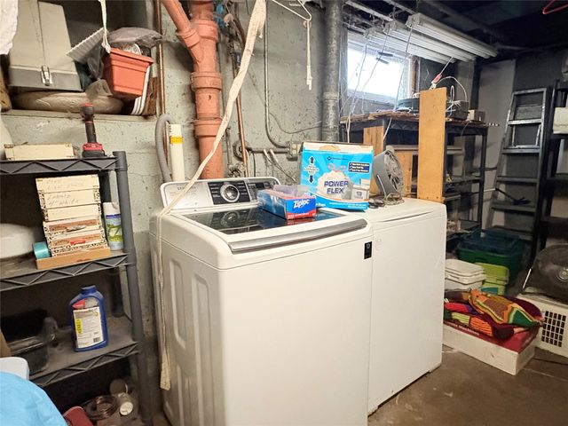 1448 Thompson Avenue, Des Moines, IA 50316