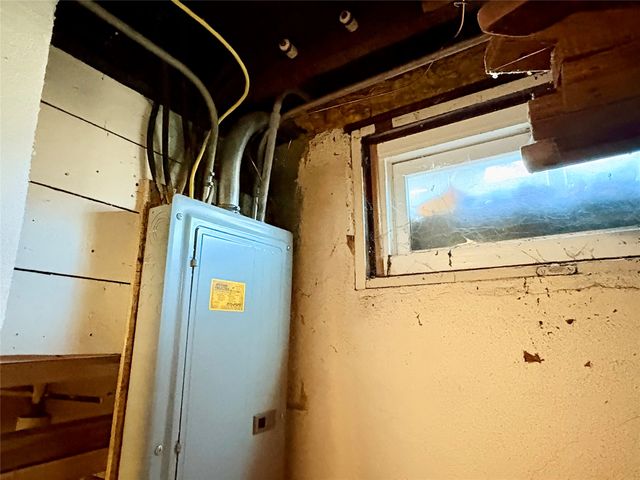 1448 Thompson Avenue, Des Moines, IA 50316