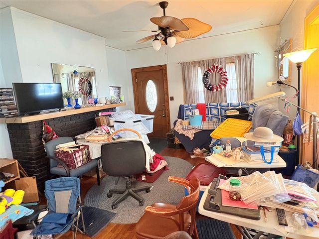 1448 Thompson Avenue, Des Moines, IA 50316