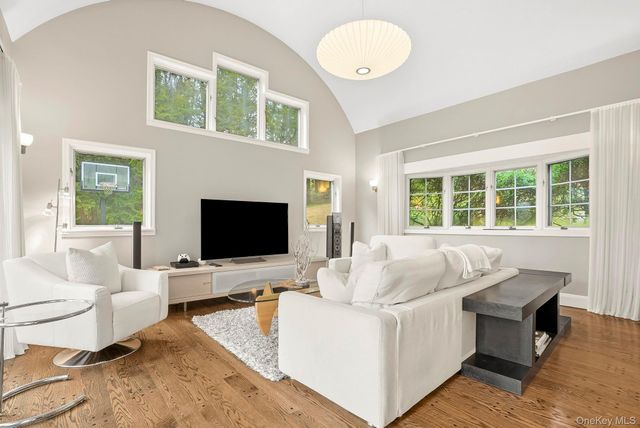 22 Taunton Road, Scarsdale, NY 10583