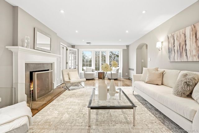 22 Taunton Road, Scarsdale, NY 10583