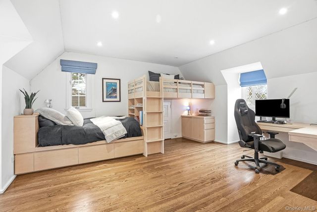 22 Taunton Road, Scarsdale, NY 10583