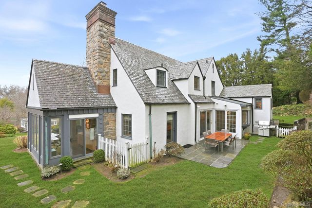 22 Taunton Road, Scarsdale, NY 10583