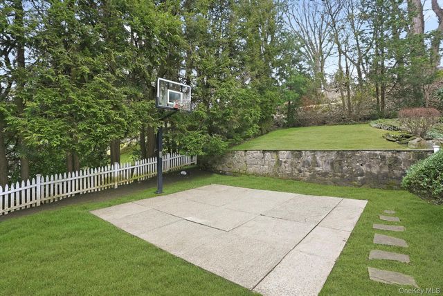 22 Taunton Road, Scarsdale, NY 10583