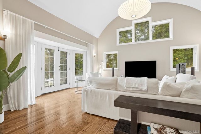 22 Taunton Road, Scarsdale, NY 10583