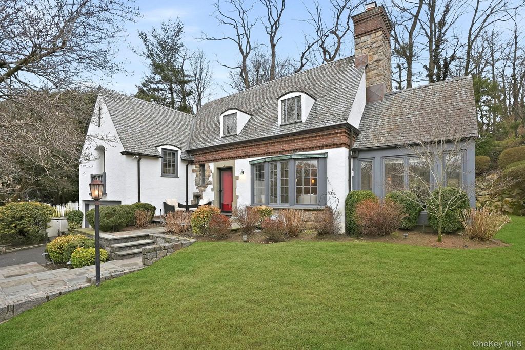 22 Taunton Road, Scarsdale, NY 10583