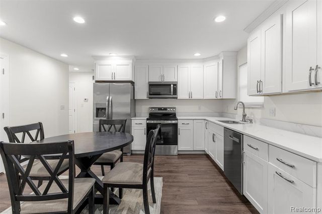 28202 Fortson Lane, Inkster, MI 48141