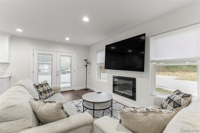 28202 Fortson Lane, Inkster, MI 48141