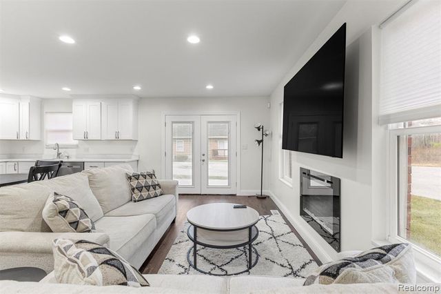 28202 Fortson Lane, Inkster, MI 48141
