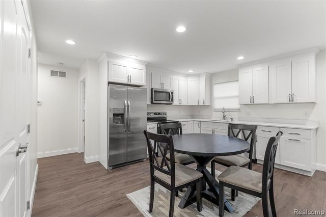 28202 Fortson Lane, Inkster, MI 48141