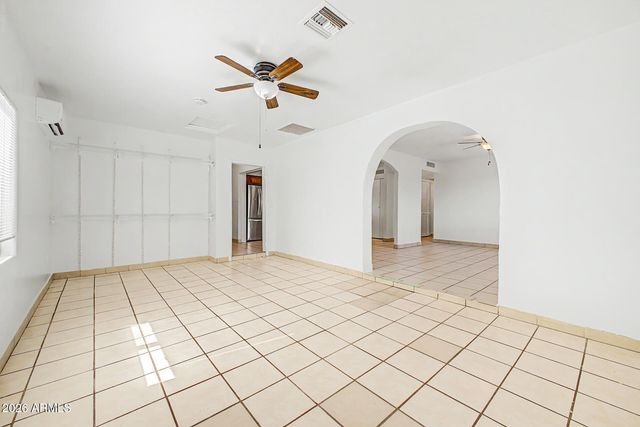 6944 W SOLANO Drive N, Glendale, AZ 85303