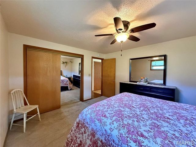 61 Old School Road, Perryville, MO 63775