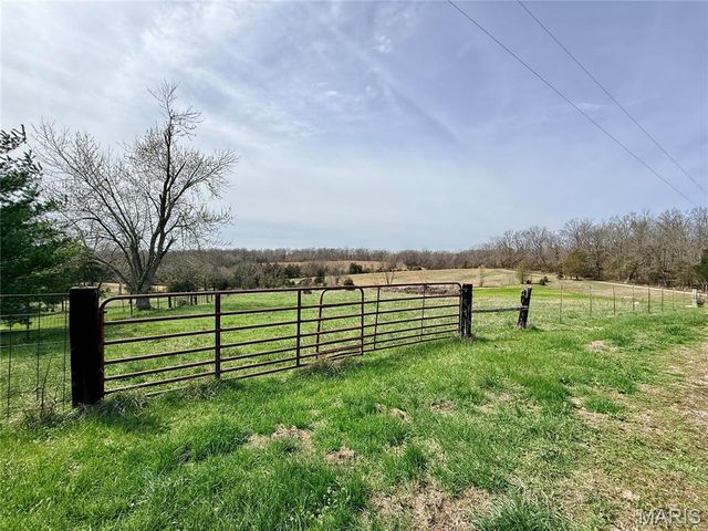 61 Old School Road, Perryville, MO 63775