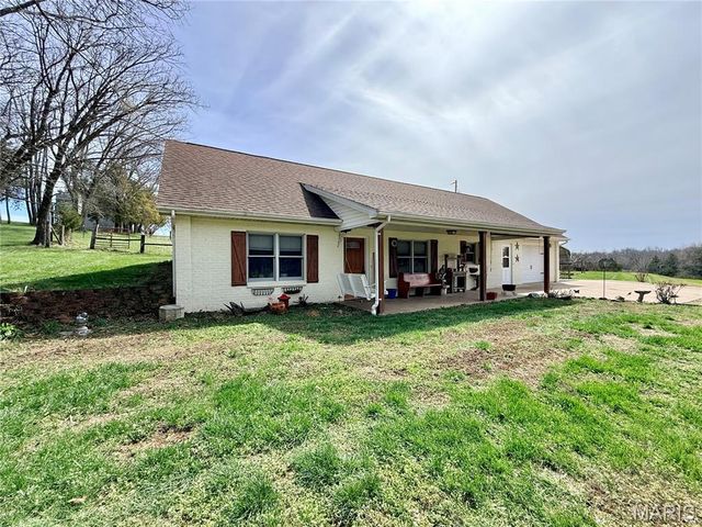 61 Old School Road, Perryville, MO 63775