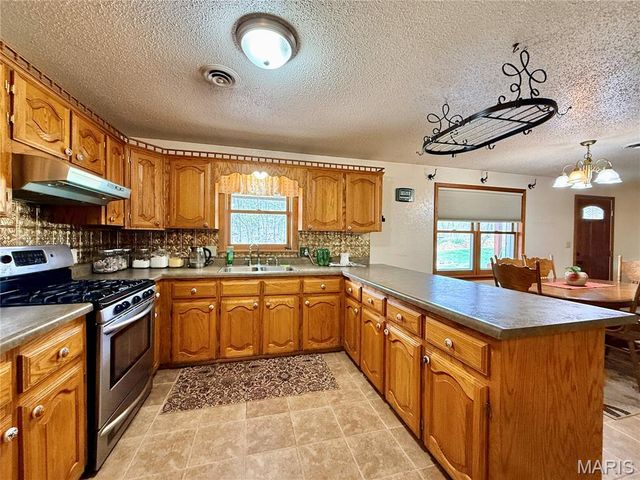 61 Old School Road, Perryville, MO 63775