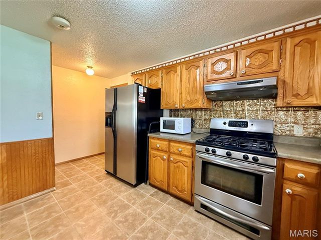 61 Old School Road, Perryville, MO 63775