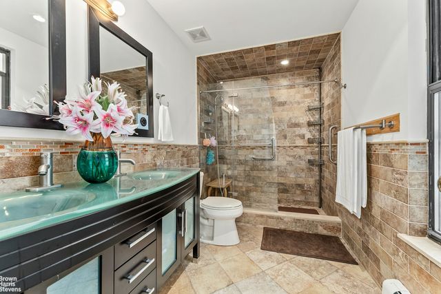 131 E 38TH Street, New York City, NY 10016