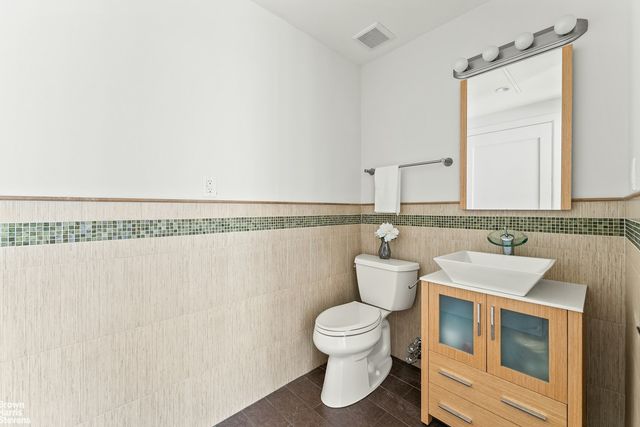 131 E 38TH Street, New York City, NY 10016