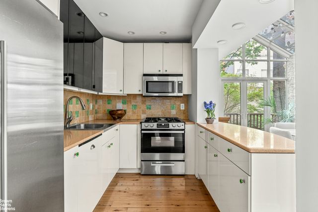 131 E 38TH Street, New York City, NY 10016