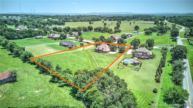6847 Western Trails Drive, Springdale, AR 72762